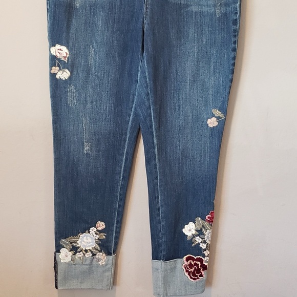 Chico SO Blue Cropped Jeans with Red Floral Embroidery Chico size 1 = size 8 - Picture 8 of 8